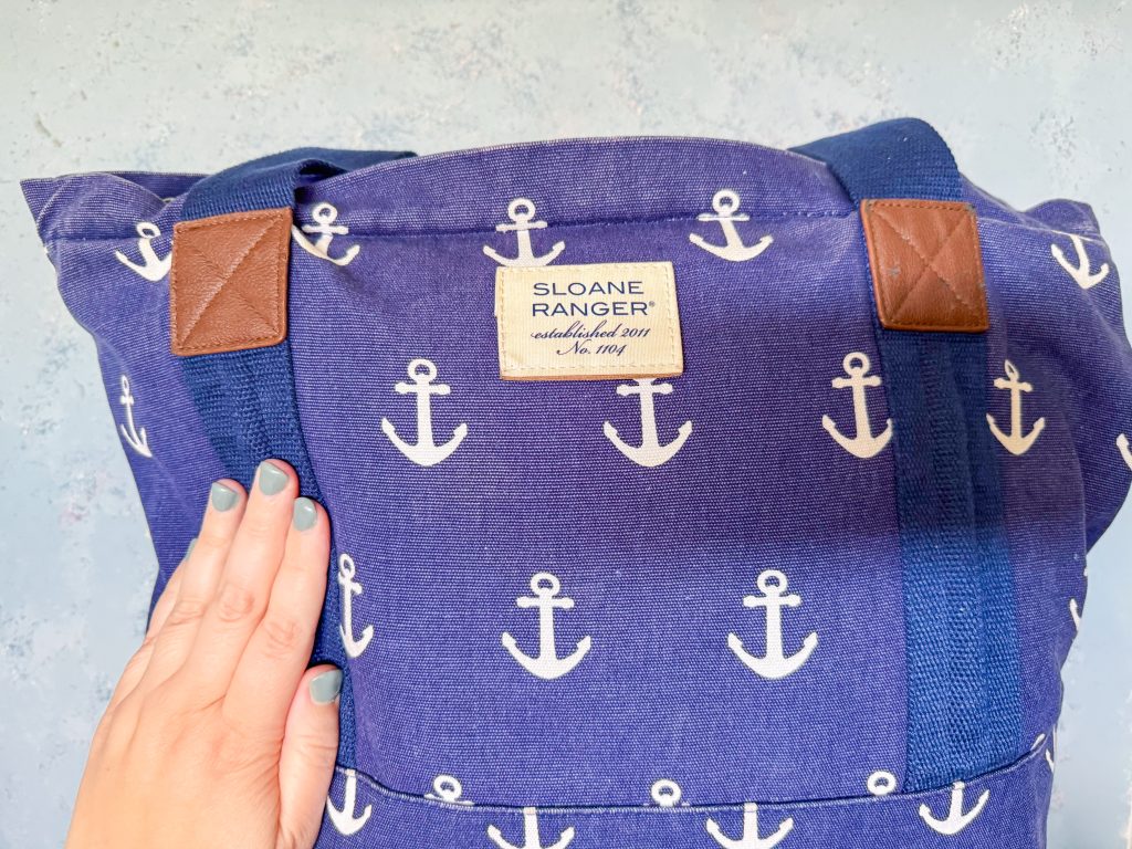 Anchor bag with zipper